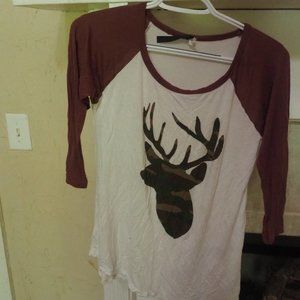 Soft longsleeve shirt with camo deer